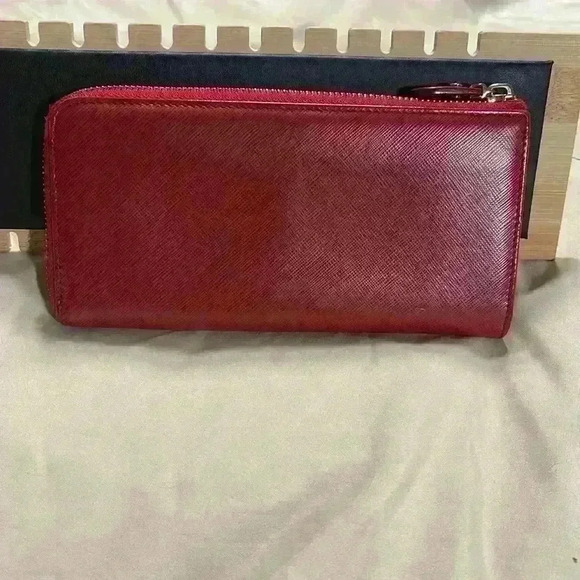 Ferragamo Zip Wallet w/ Dust Bag - Picture 3 of 11